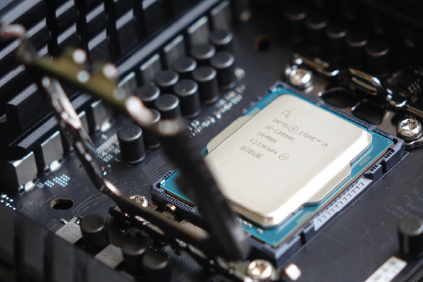 Rivoluzione elettronica! Trapelati risultati sorprendenti dei nuovi processori Intel Core di 14a generazione