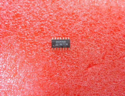 UCC25702D Very low drop voltage regulators with inhibit UCC25702D Very low drop voltage regulators with inhibit