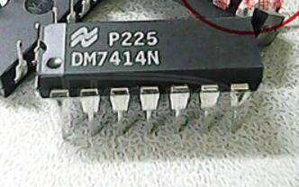 DM7414N Inverter IC 6 Channel Schmitt Trigger 14-PDIP
