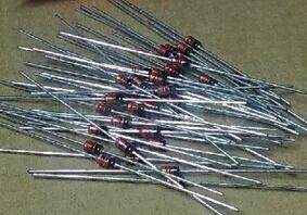 1N4752A 33V 1W（50pcs）